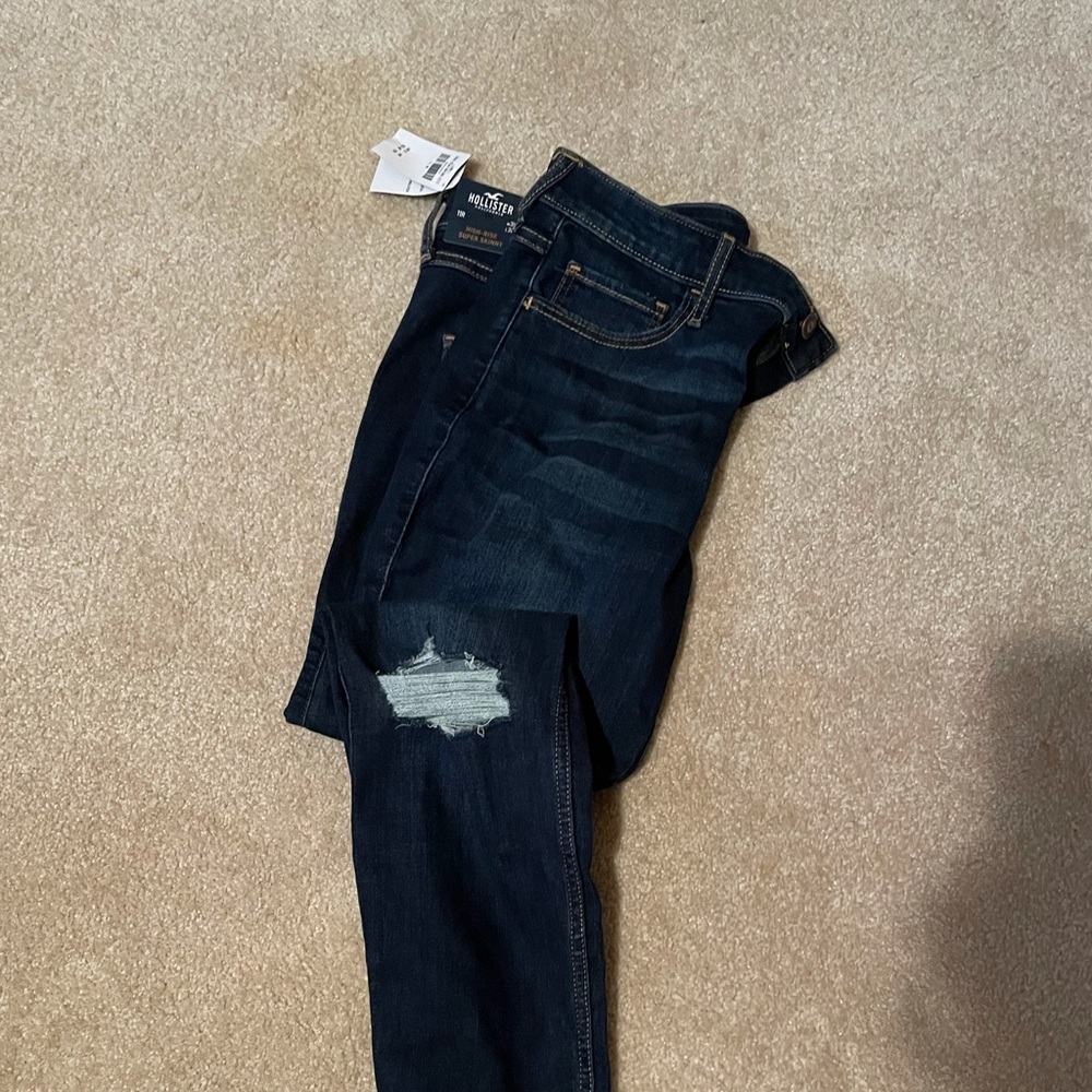 Hollister high rise super skinny jeans. New 11R